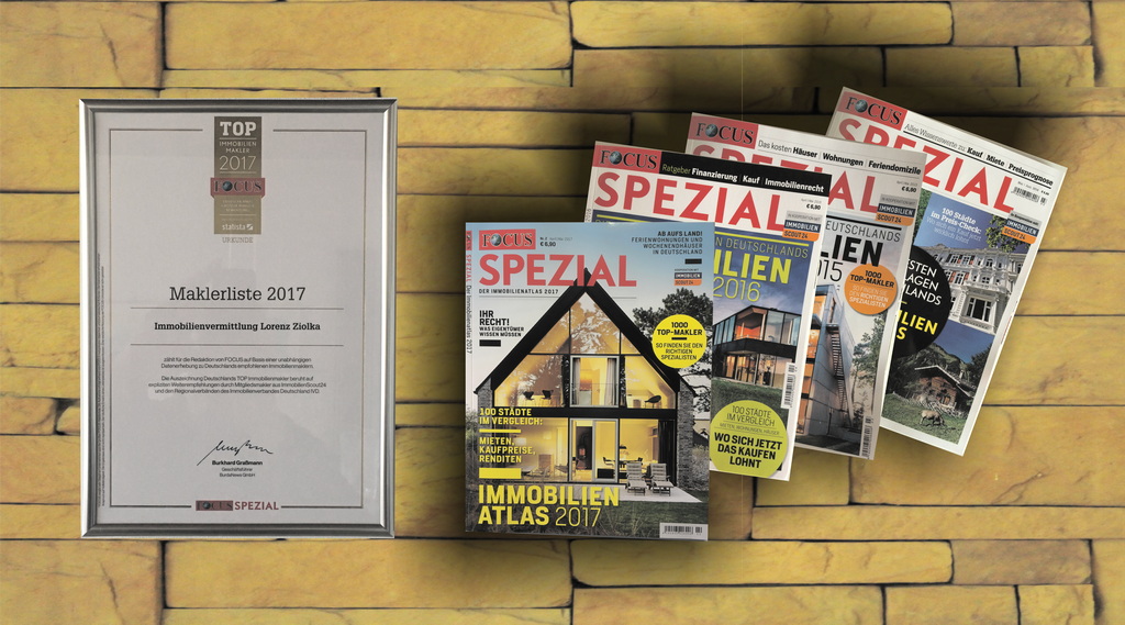 Urkunde vom Magazin "FOCUS" als "TOP Immobilienmakler" für das Jahr 2017 auf einem Hintergrund mit Steinoptik neben Abbildungen des Magazins.