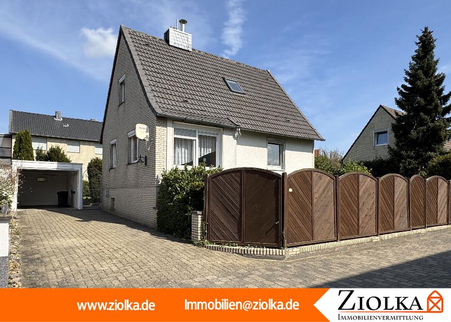 Straßenansicht der Immobilie