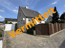 Ein Einfamilienhaus, welches durch die Immobilienvermittlung Ziolka vermittelt worden ist.