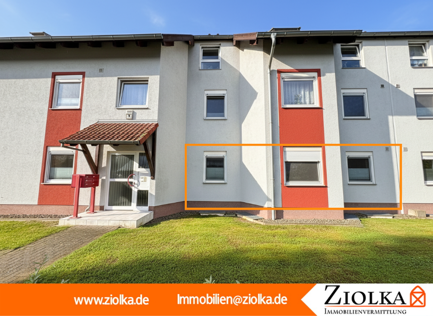 Straßenansicht der Wohnung im EG