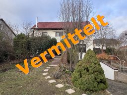 Ein Einfamilienhaus, welches durch die Immobilienvermittlung Ziolka vermittelt worden ist.