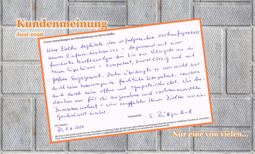 Eine weitere handschriftliche Kundenmeinung zur Tätigkeit der Immobilienvermittlung Ziolka aus dem Jahr 2026 auf einem Hintergrund mit Steinoptik