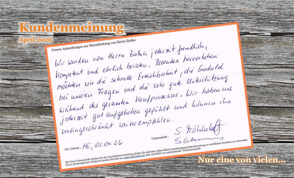 Eine weitere handschriftliche Kundenmeinung zur Tätigkeit der Immobilienvermittlung Ziolka aus dem Jahr 2026 auf einem Hintergrund mit Holzoptik